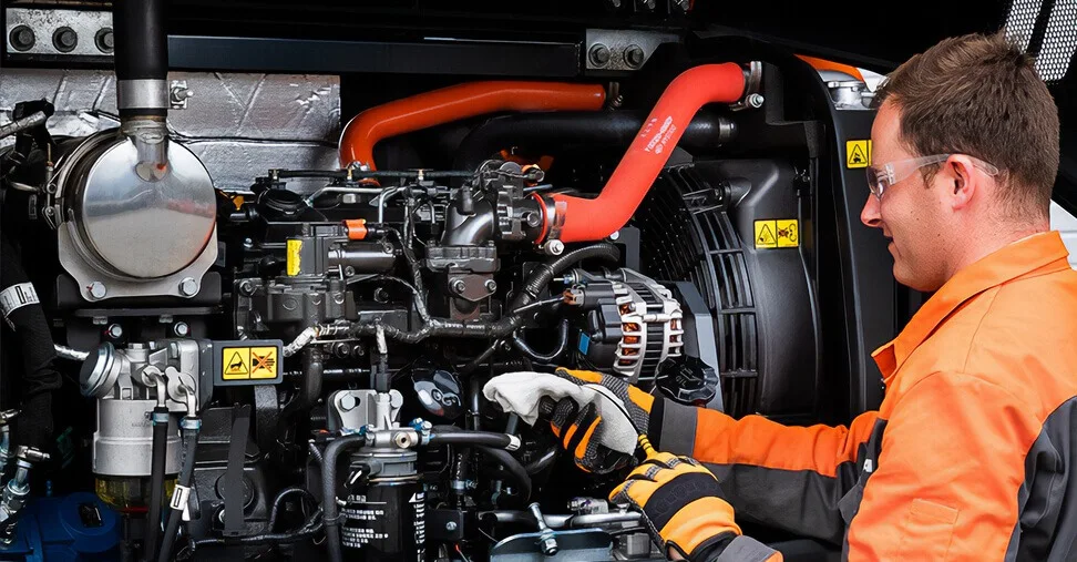 Homme travaillant sur un moteur avec savem de nos métiers.